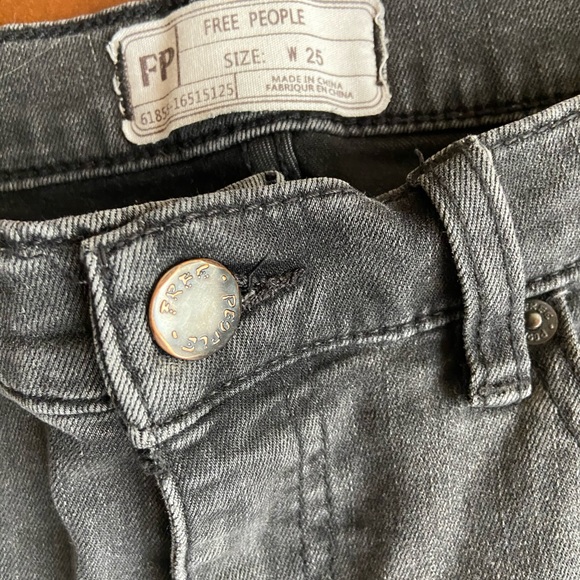 Free People Distressed jeans - Picture 4 of 8